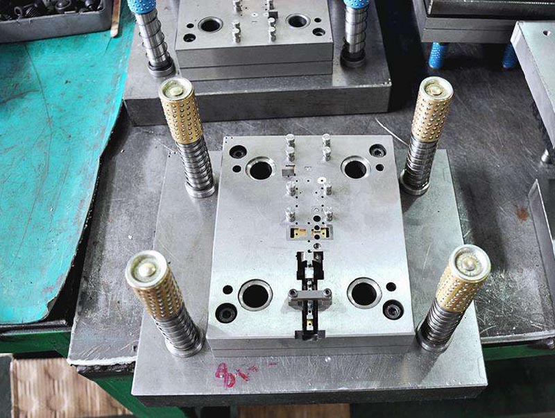 定南模具制造-01