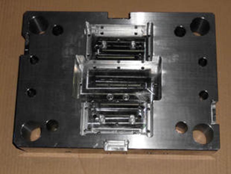 定南精密塑料模-06